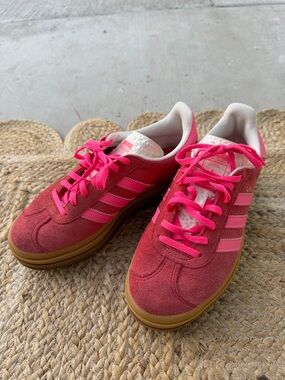 *excellent condition* Pink & Red Adidas Gazelle Bold